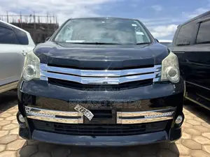 Toyota Noah 2.0 158hp AWD (8 Seater) 2013 Black