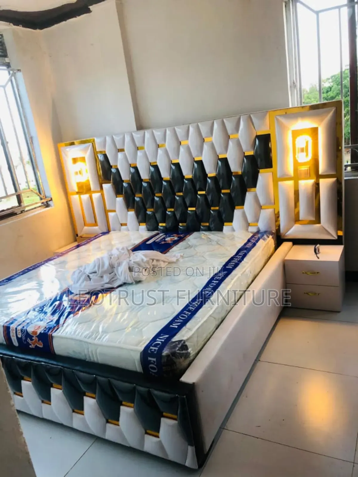 Lighting Bed 6by6 Black and White Color