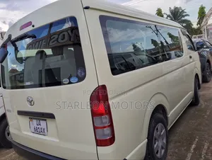 Toyota HiAce 2010
