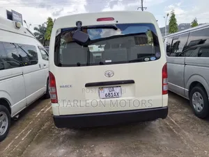 Toyota HiAce 2010