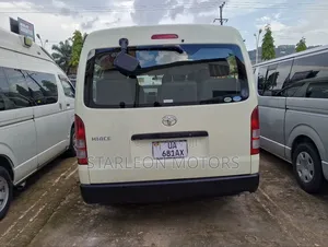 Toyota HiAce 2010