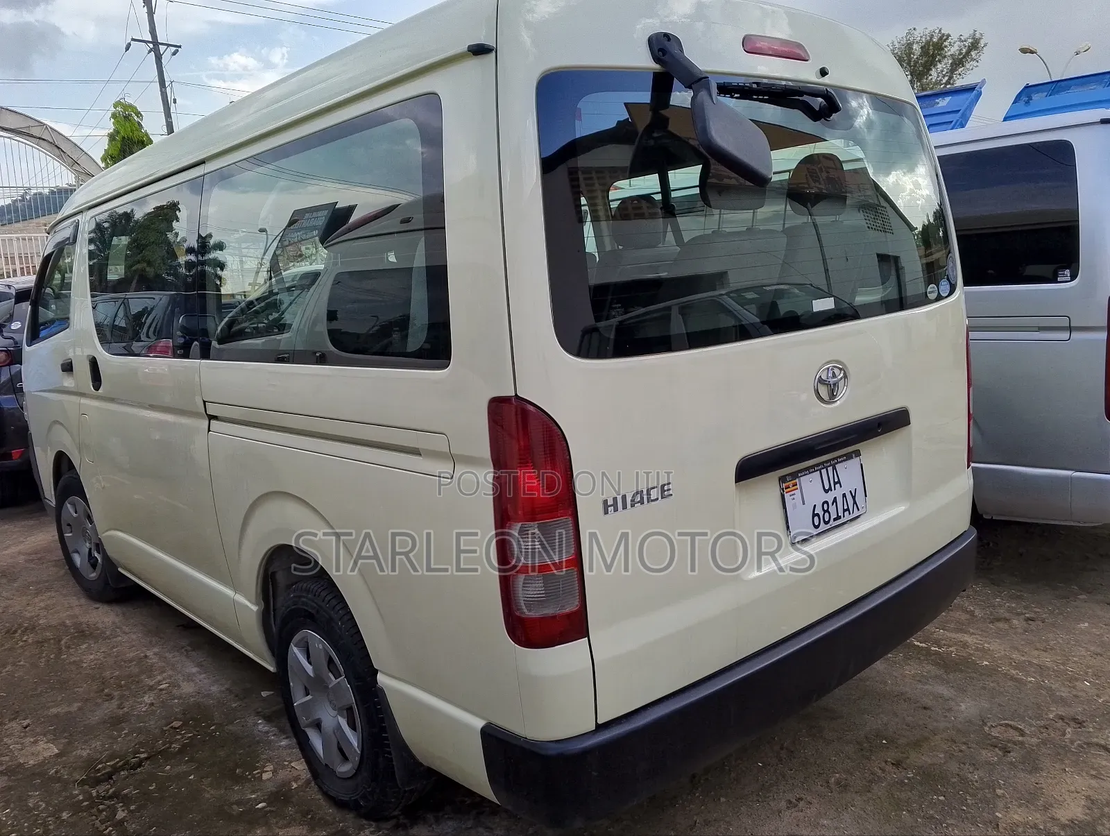 Toyota HiAce 2010