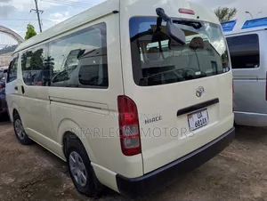Toyota HiAce 2010