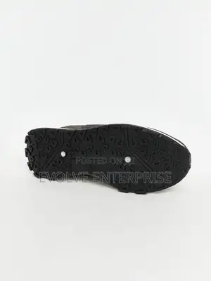 Luxury Men's Lace-Up Sneaker