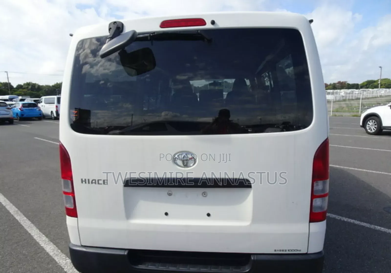 Toyota HiAce 2013 White