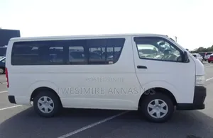 Toyota HiAce 2013 White