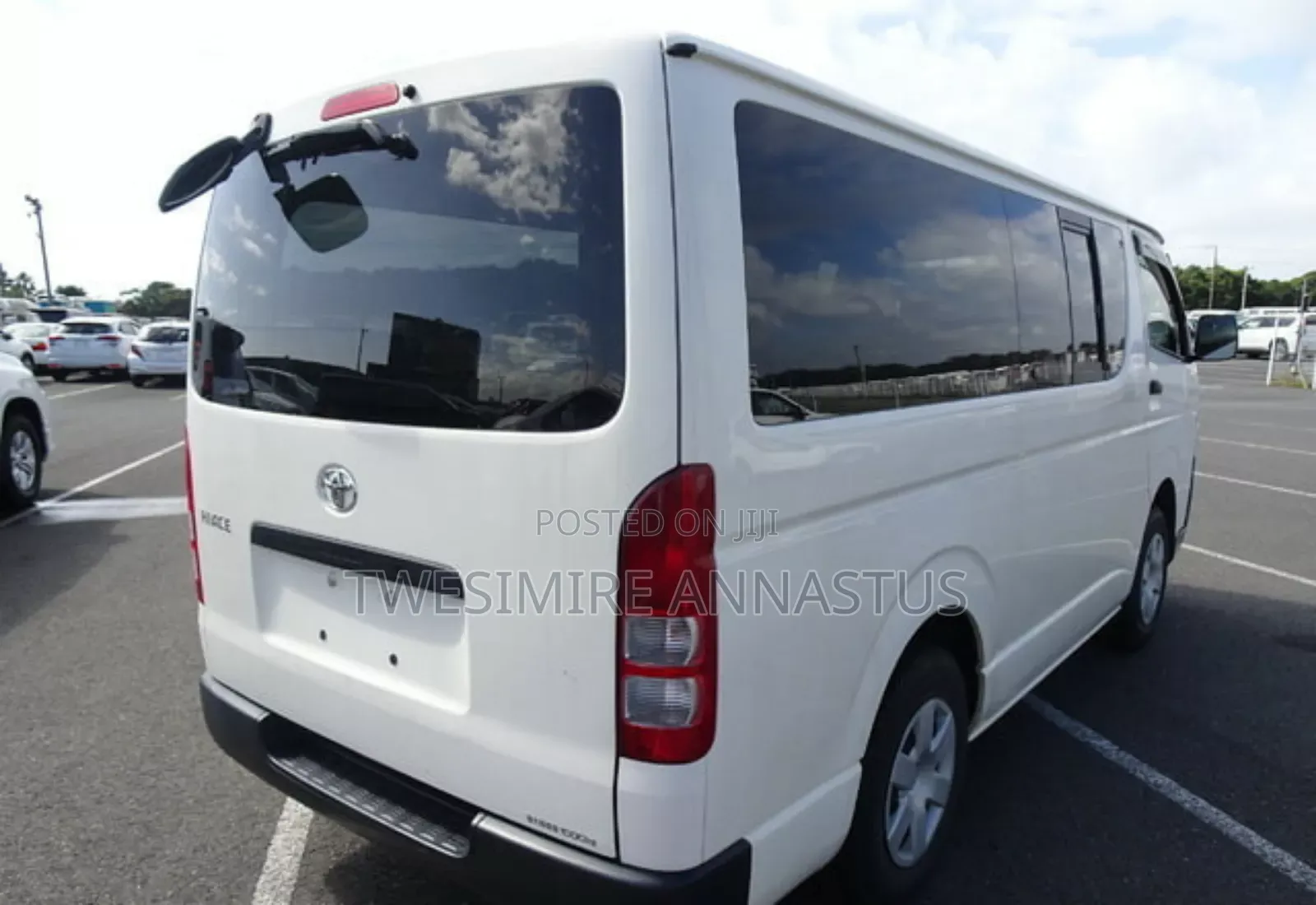 Toyota HiAce 2013 White