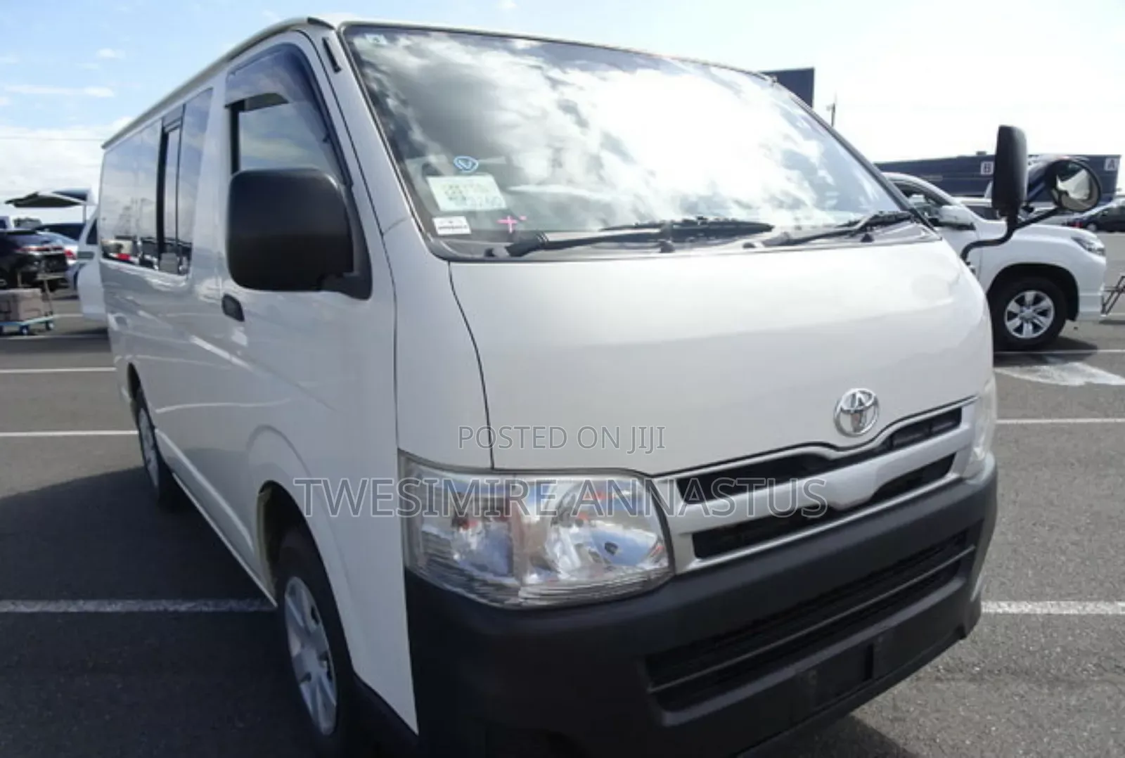 Toyota HiAce 2013 White