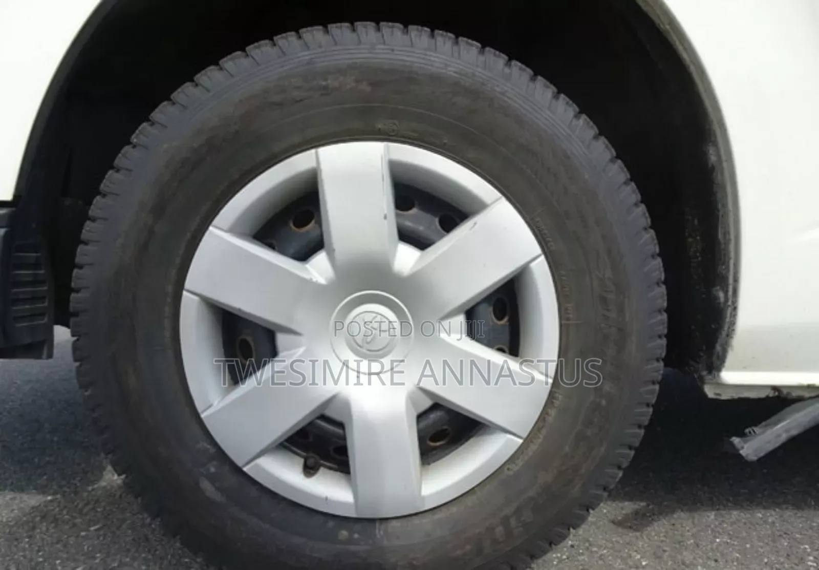 Toyota HiAce 2013 White