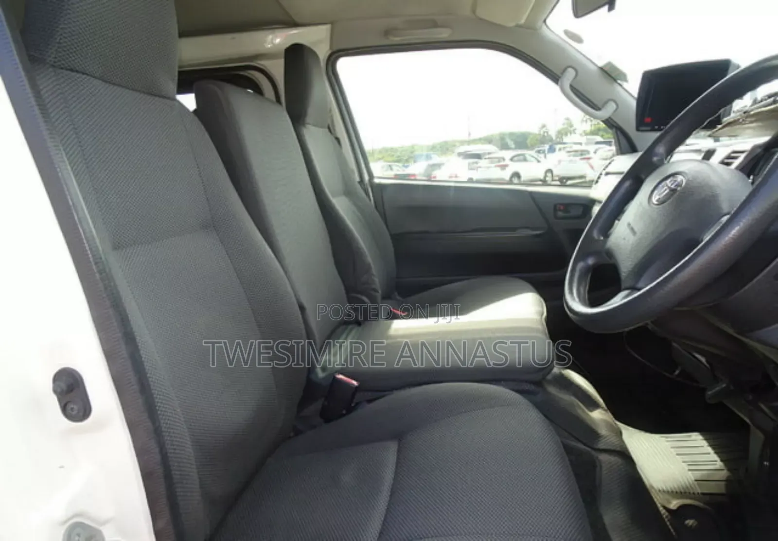 Toyota HiAce 2013 White