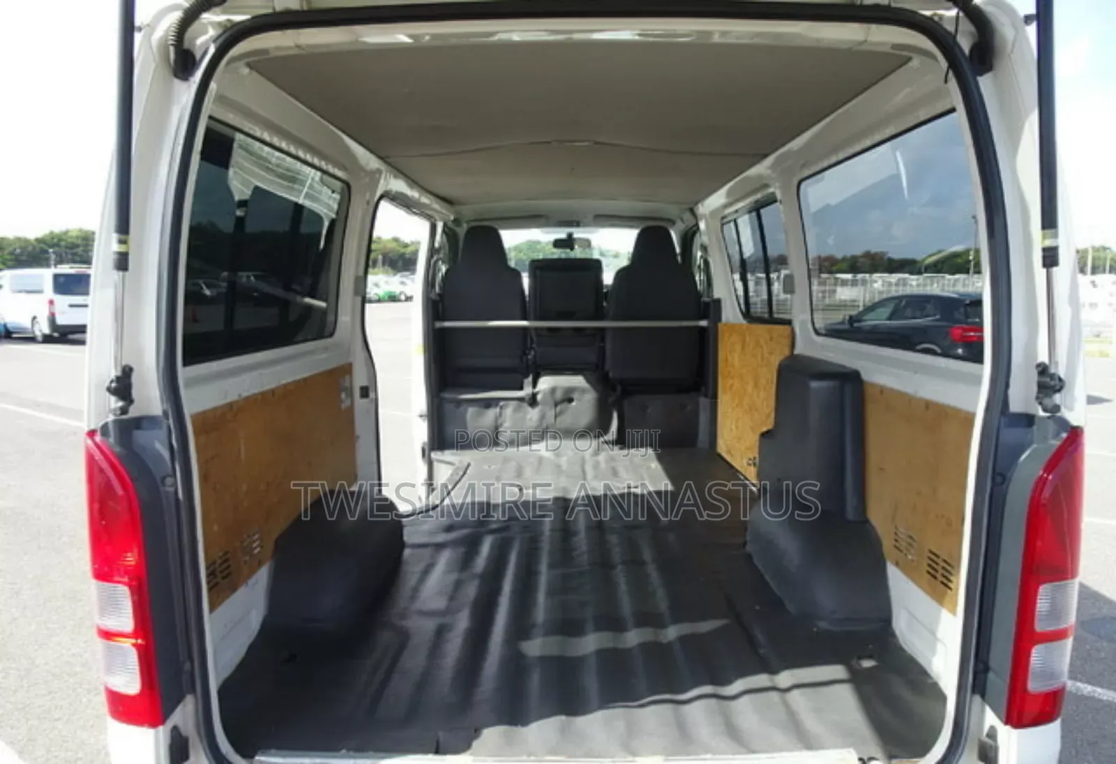 Toyota HiAce 2013 White