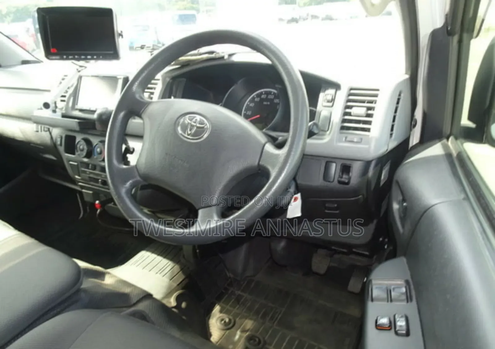 Toyota HiAce 2013 White