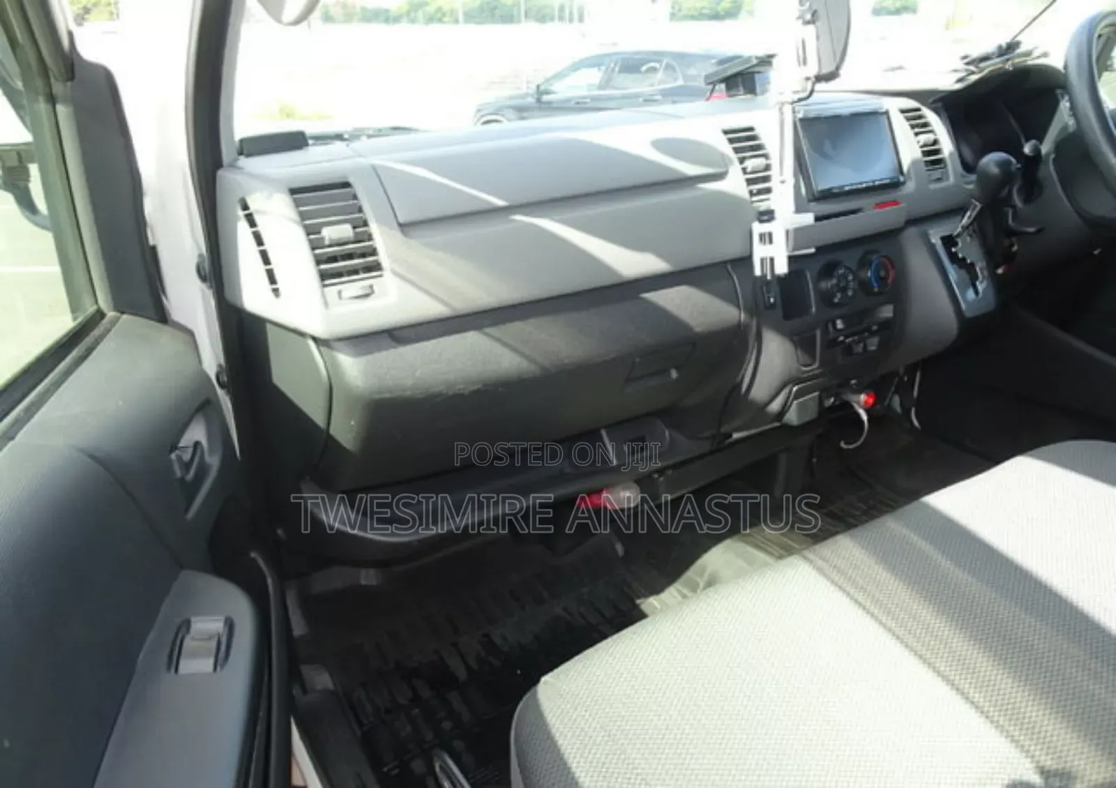 Toyota HiAce 2013 White