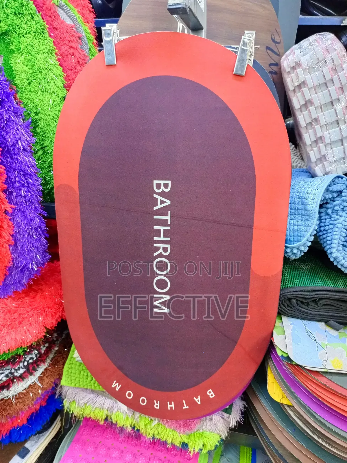 Bathroom Mat With an Anti-Slip and Absorbent Design.