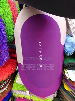 Bathroom Mat With an Anti-Slip and Absorbent Design.