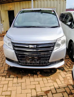 Toyota Noah 2.0 AWD (8 Seater) 2016 Silver
