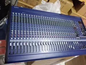 Yamaha 32 Channels / 14 Fx Mixer