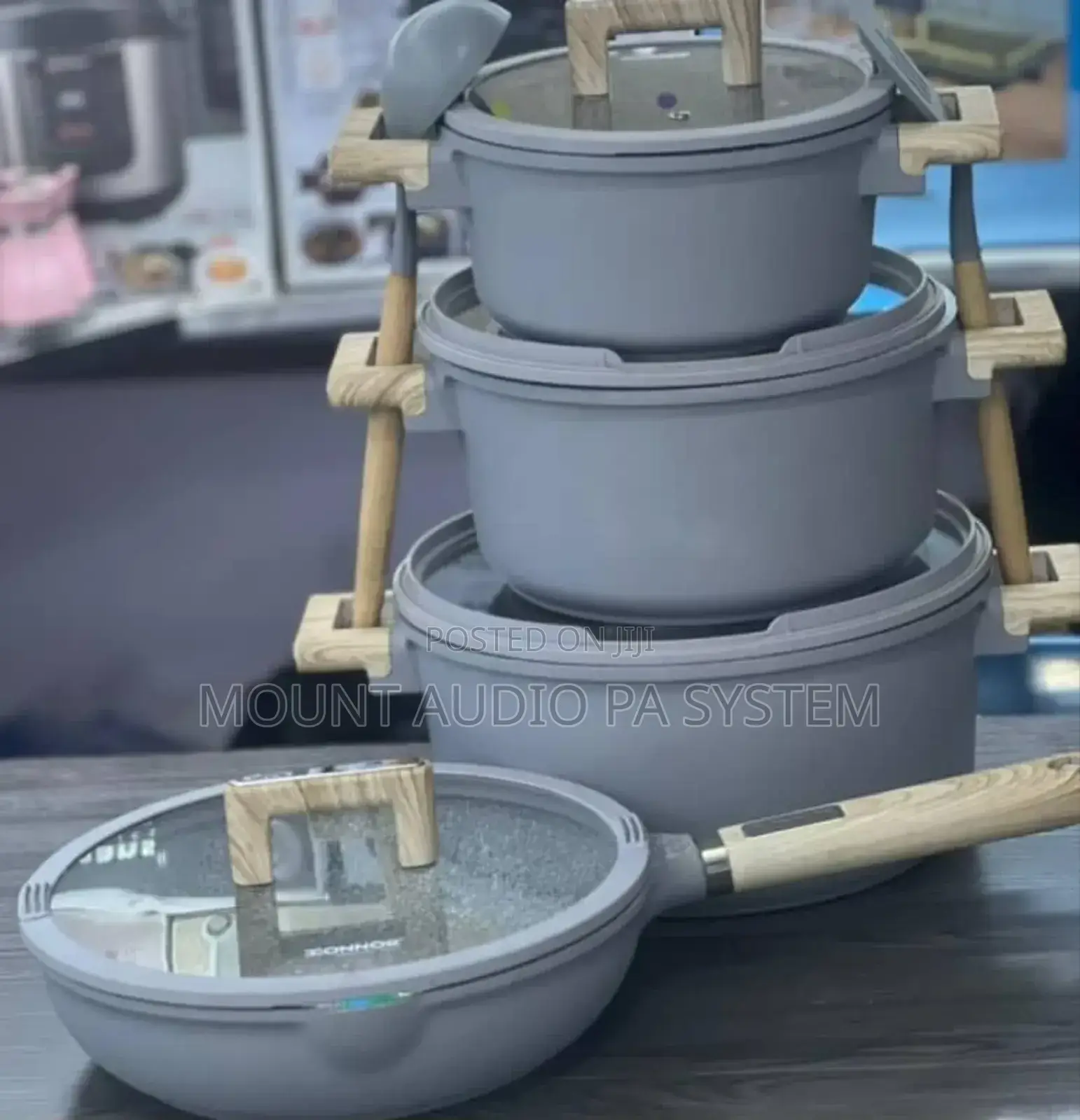 Cooking Dishes With a Flying Pan 4pcs
