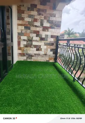 Natural Look Green Grass Carpet for Balcony