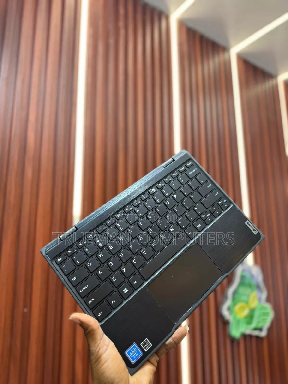 Laptop Lenovo 300e 4GB Intel SSD 128GB