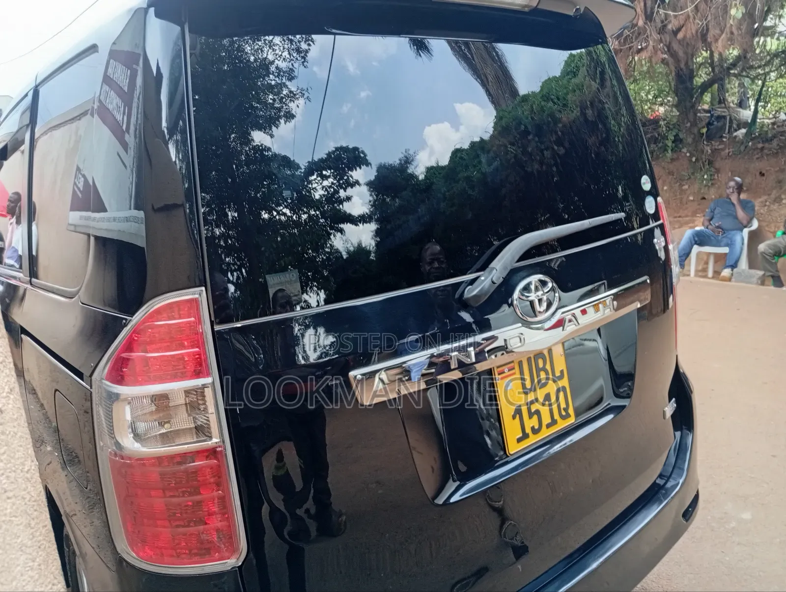 Toyota Noah 2.0 143hp AWD (8 Seater) 2009 Black