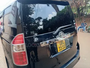 Toyota Noah 2.0 143hp AWD (8 Seater) 2009 Black