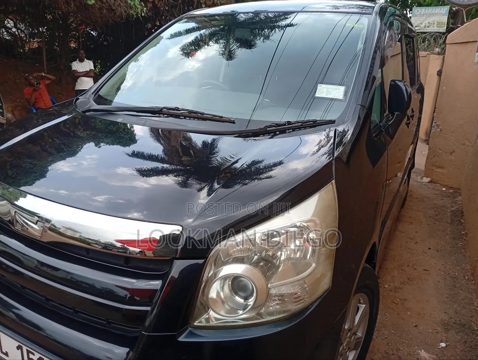 Toyota Noah 2.0 143hp AWD (8 Seater) 2009 Black