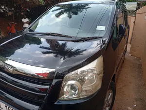 Toyota Noah 2.0 143hp AWD (8 Seater) 2009 Black