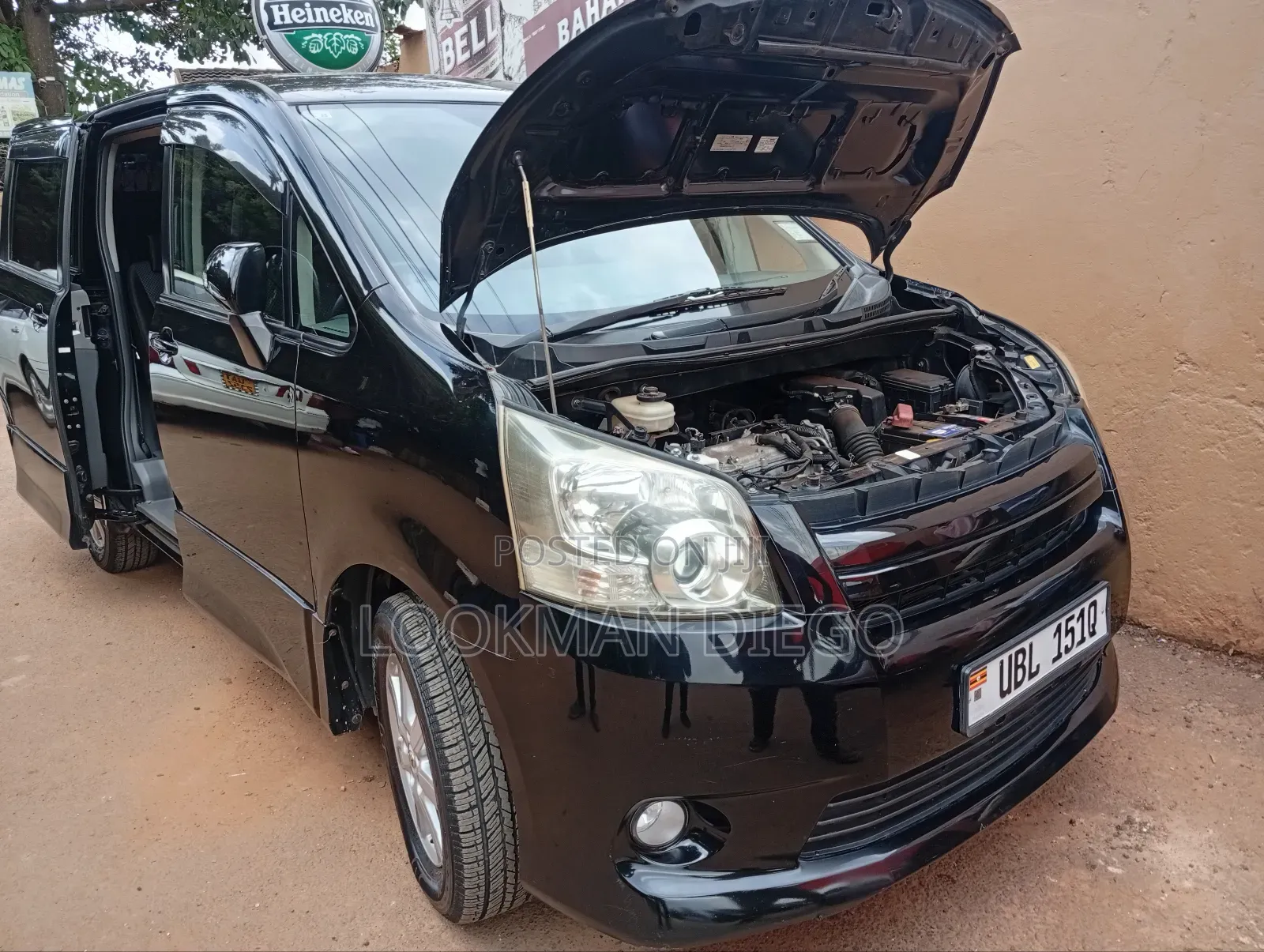 Toyota Noah 2.0 143hp AWD (8 Seater) 2009 Black