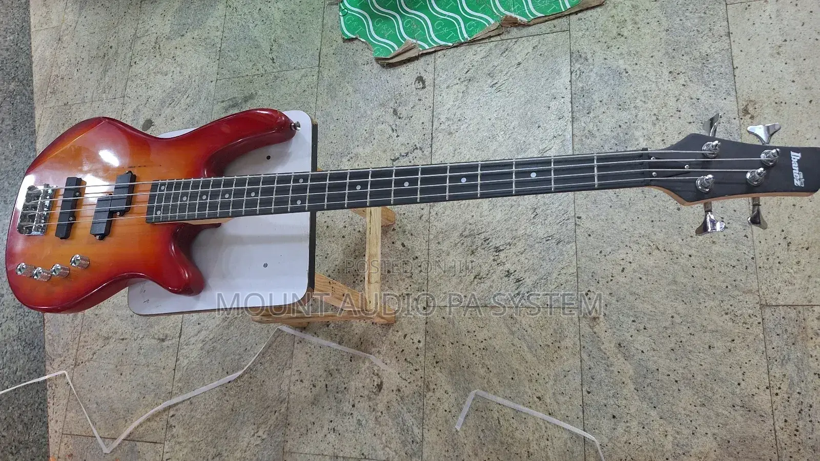 Ibanez 4 Strings
