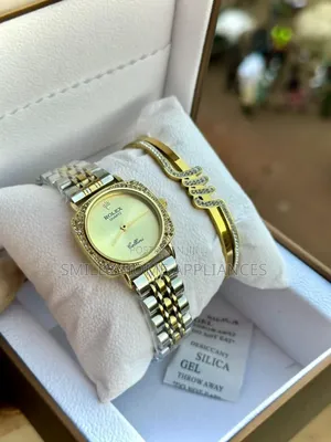 Sliver Rose Gold Women's Wrist Stylish Time Piece With a Bracelet