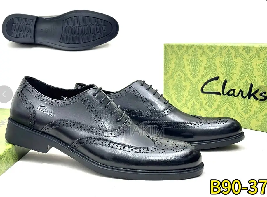 Classic Men's Smooth Leather Clarks Oxfords In Stock