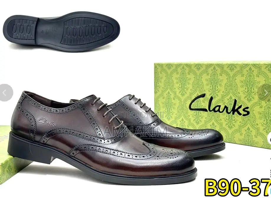 Classic Men's Smooth Leather Clarks Oxfords In Stock