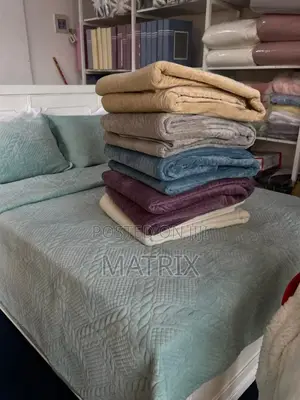 Velvet Bedspreads (Light Bed Covers) With 2 Pillow Cases
