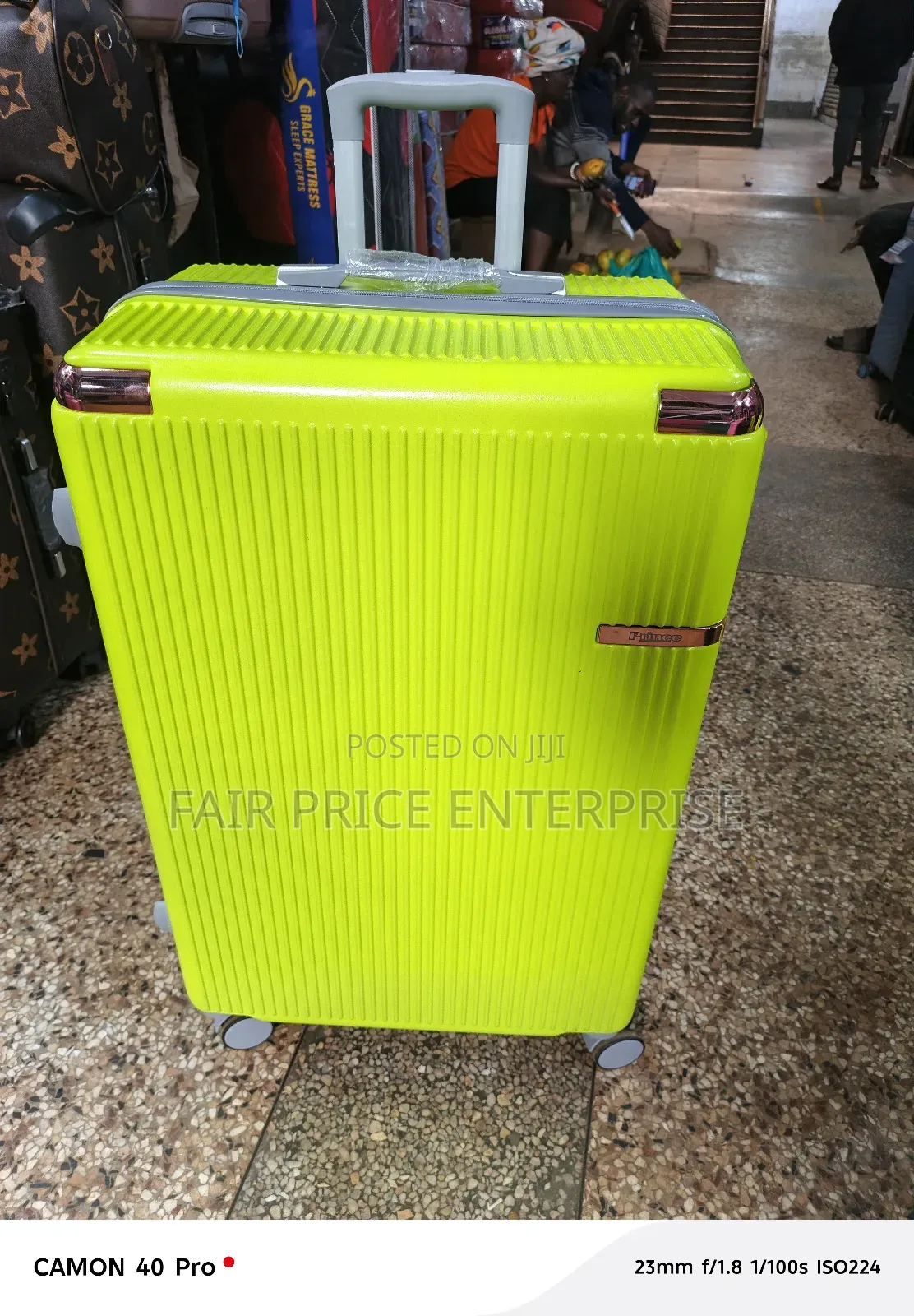 Executive Plastic Suitcase in Extra Large Size