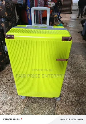 Executive Plastic Suitcase in Extra Large Size