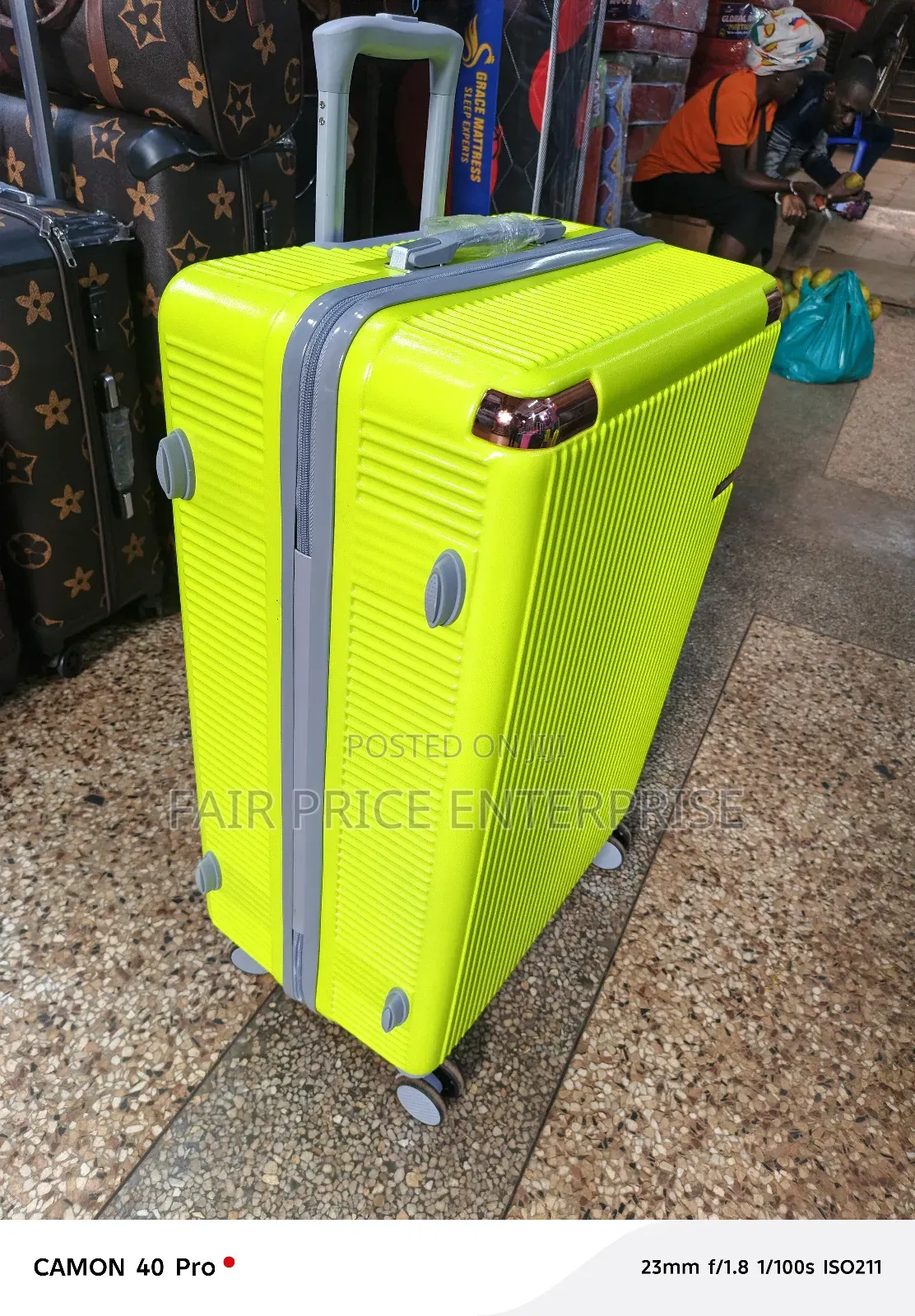 Executive Plastic Suitcase in Extra Large Size