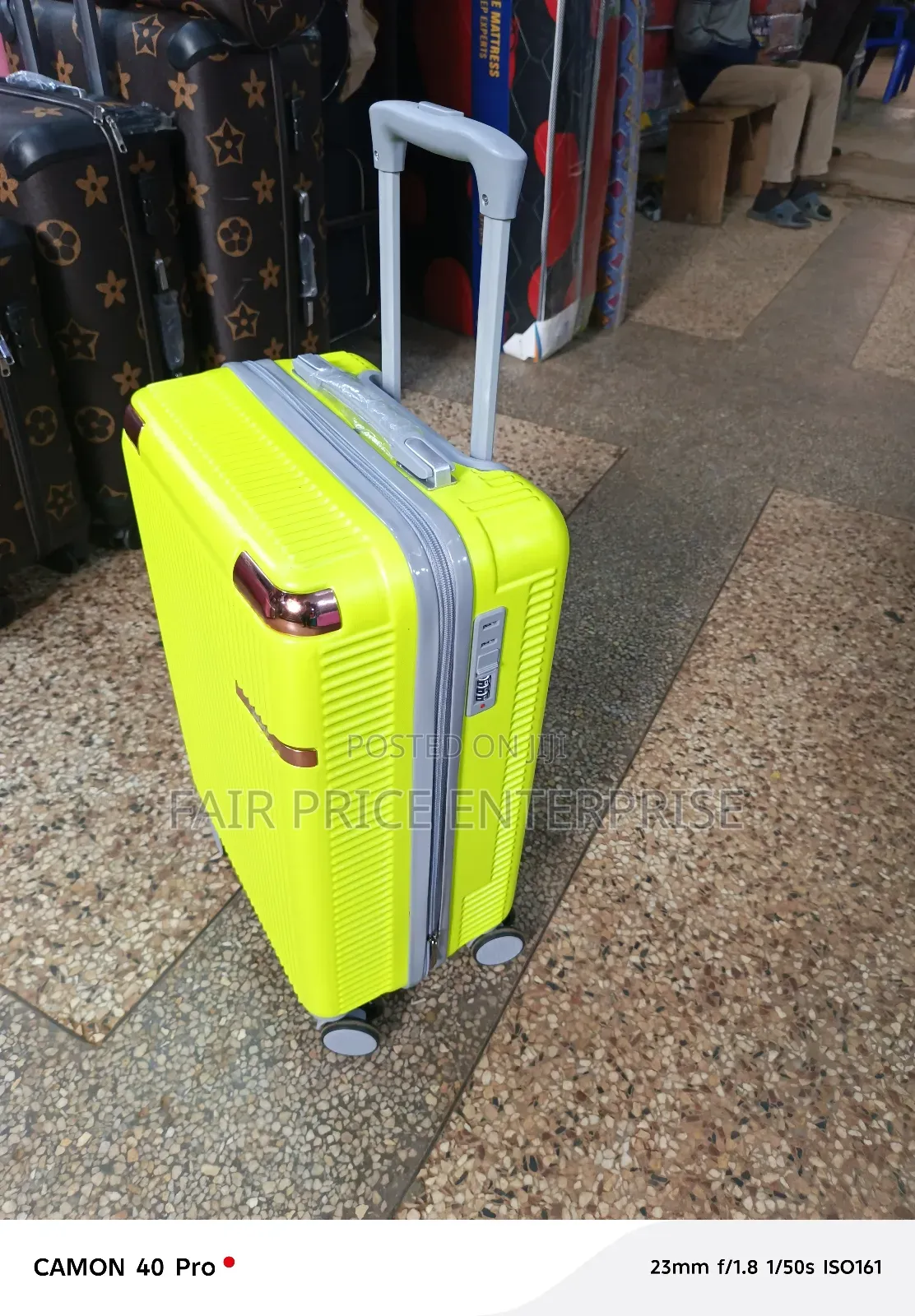 Traveling Plastic Suitcase in Small Size