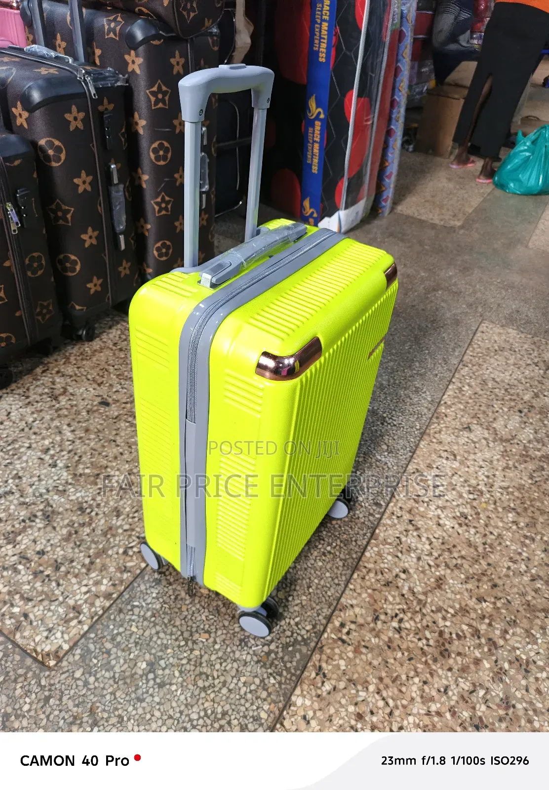 Traveling Plastic Suitcase in Small Size