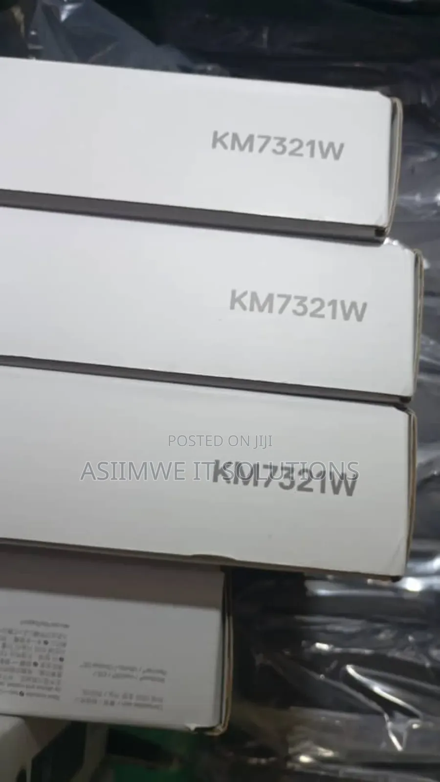 Dell Premier Multi-Device Wireless Keyboard and Mouse (Km7321w) Combo.