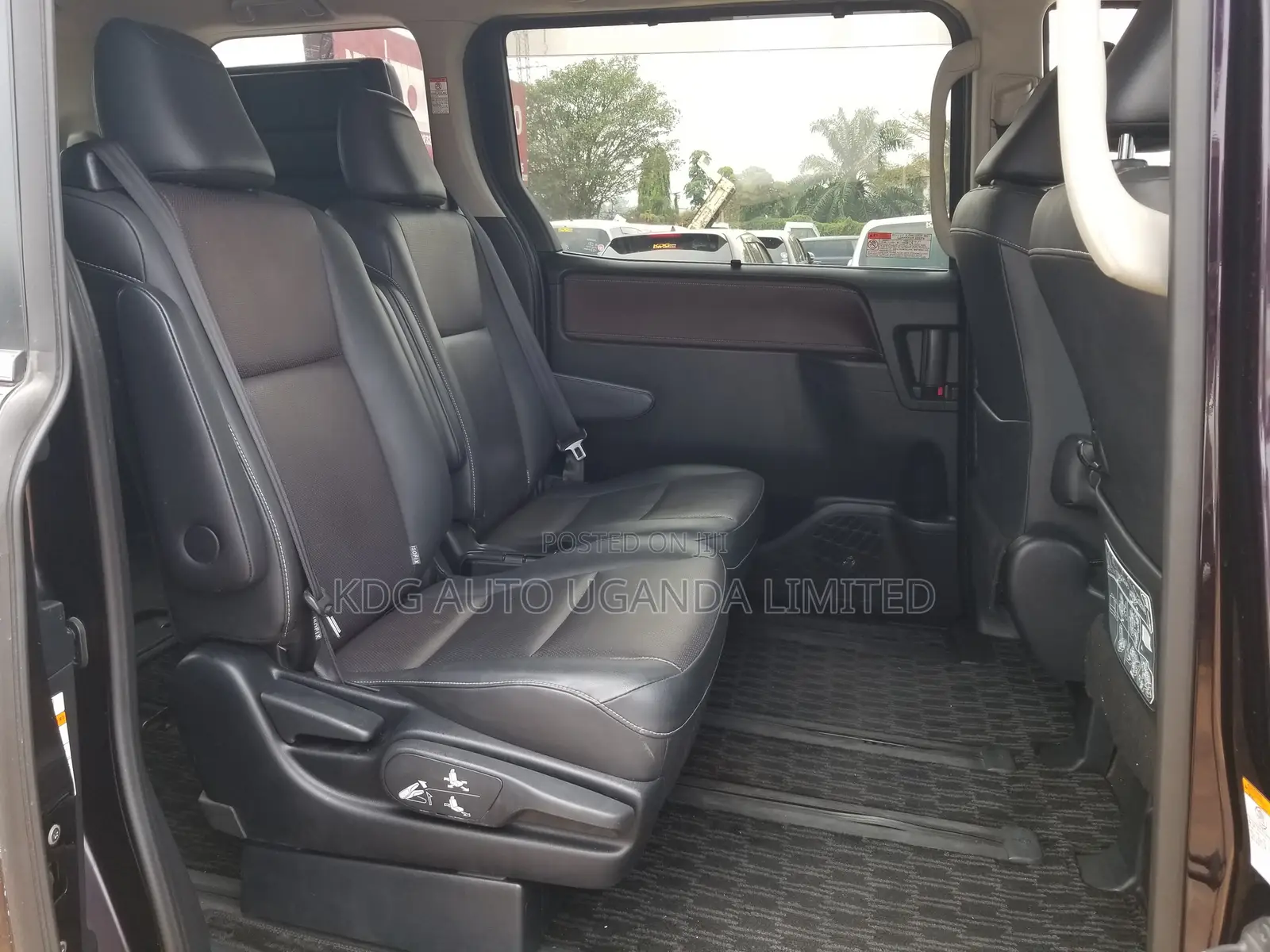 Toyota Esquire 2016 Black