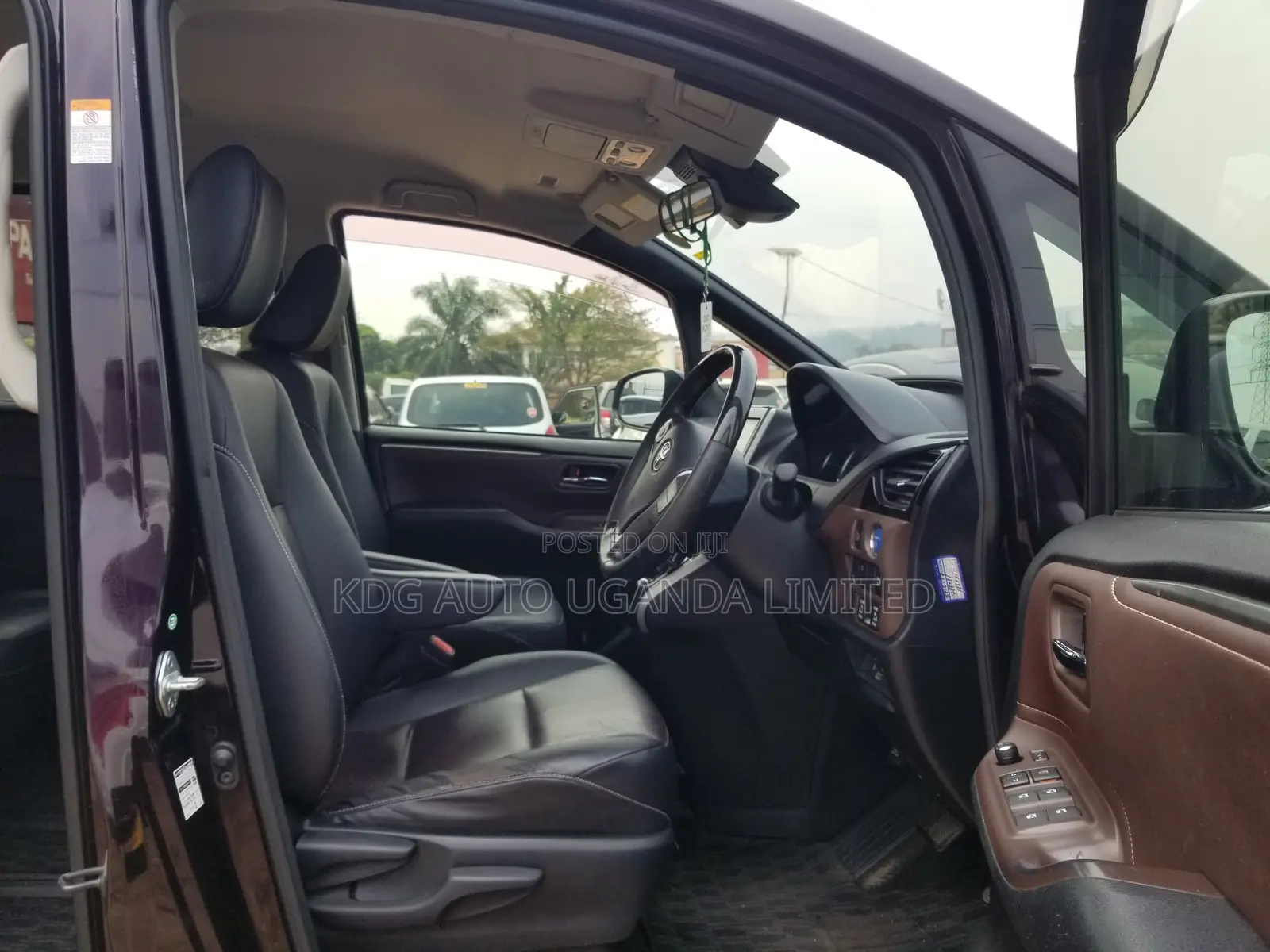 Toyota Esquire 2016 Black