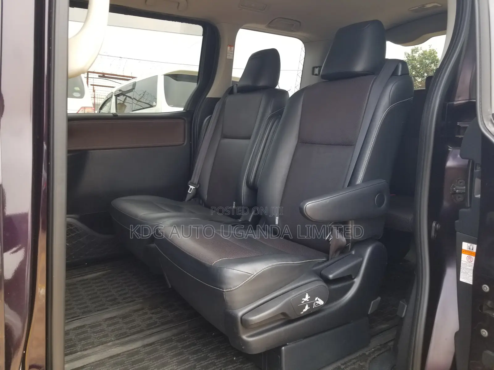 Toyota Esquire 2016 Black