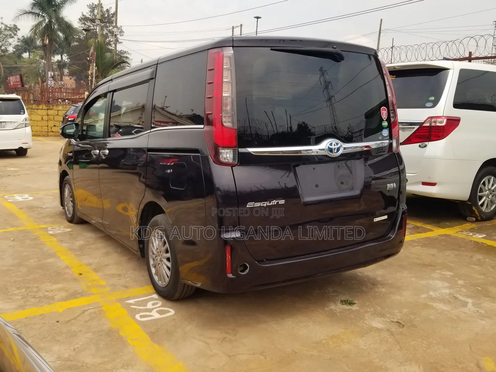 Toyota Esquire 2016 Black