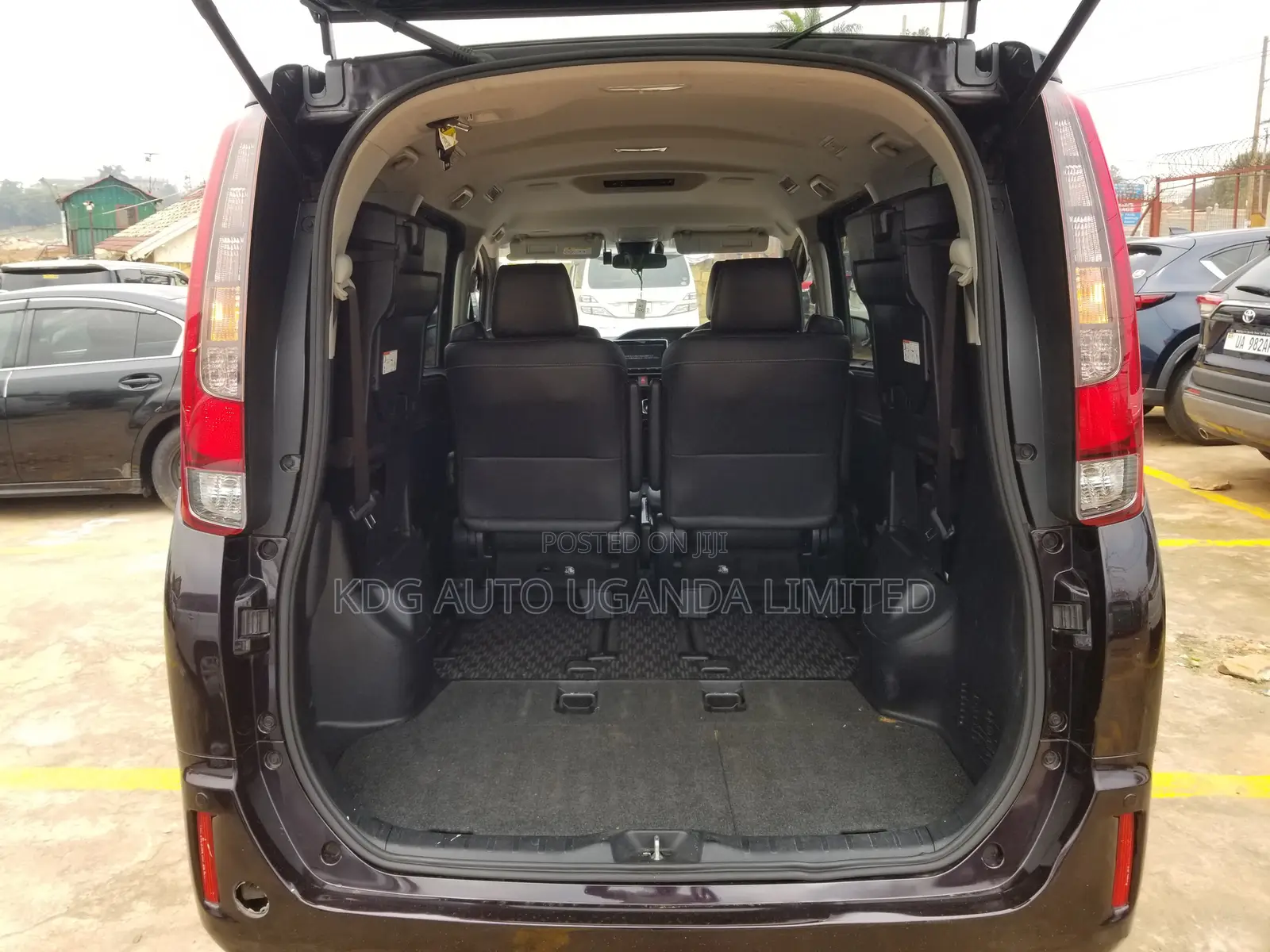 Toyota Esquire 2016 Black