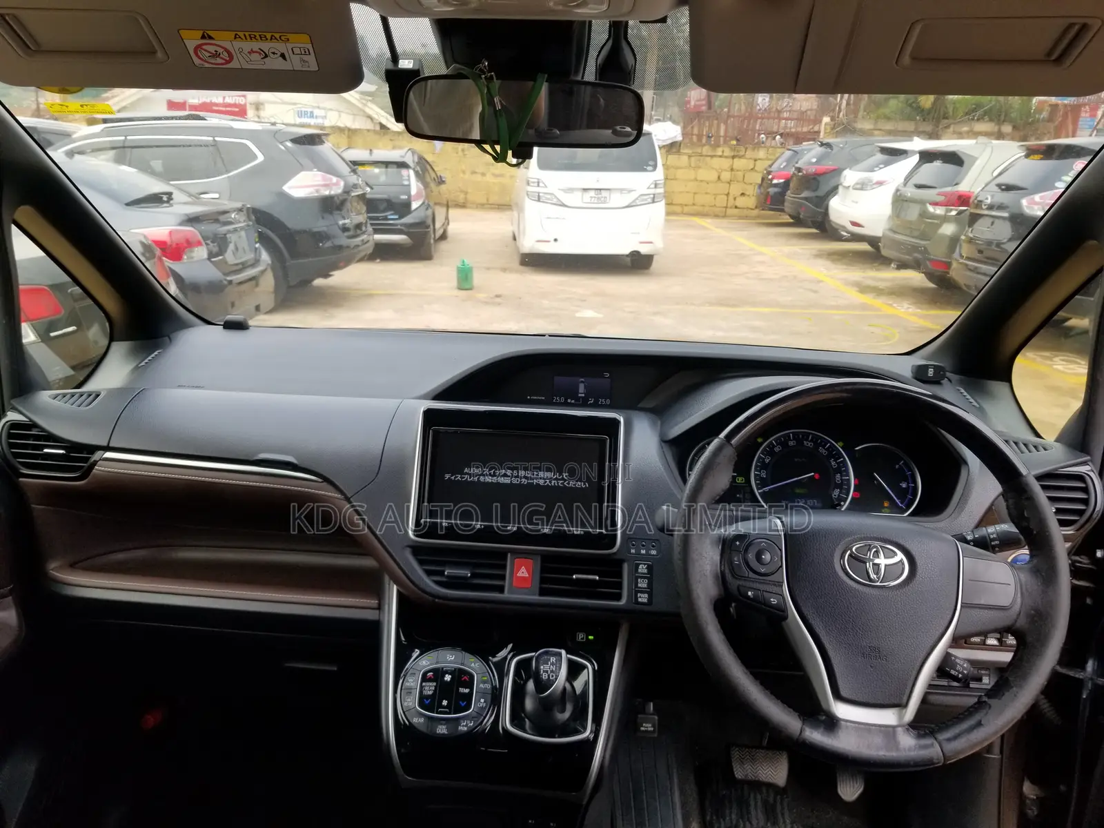 Toyota Esquire 2016 Black
