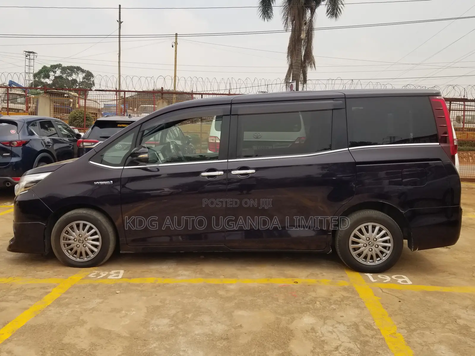 Toyota Esquire 2016 Black