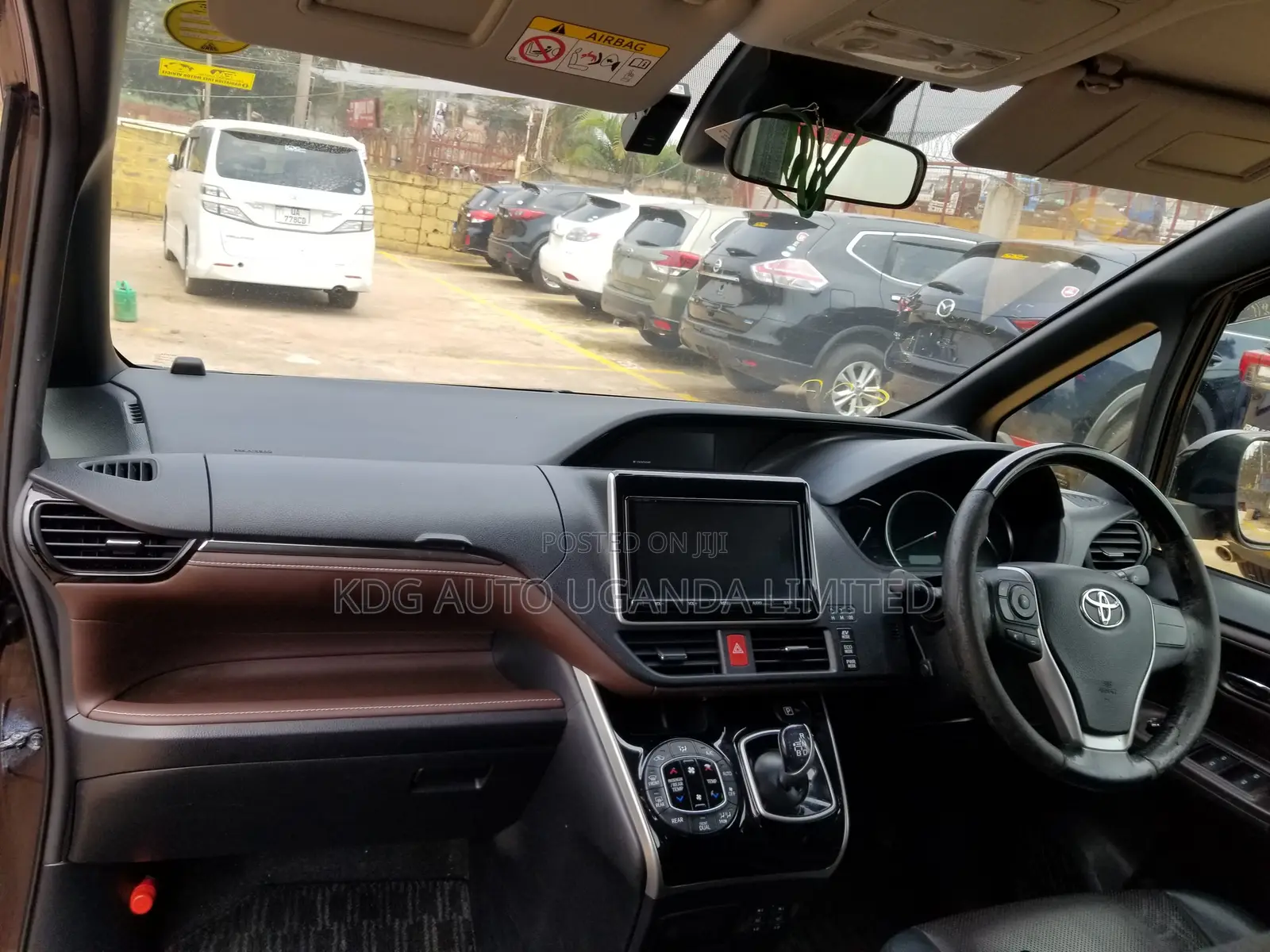 Toyota Esquire 2016 Black