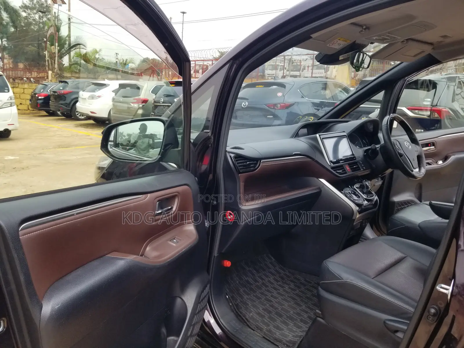 Toyota Esquire 2016 Black