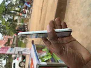 Apple iPhone XR 64 GB White